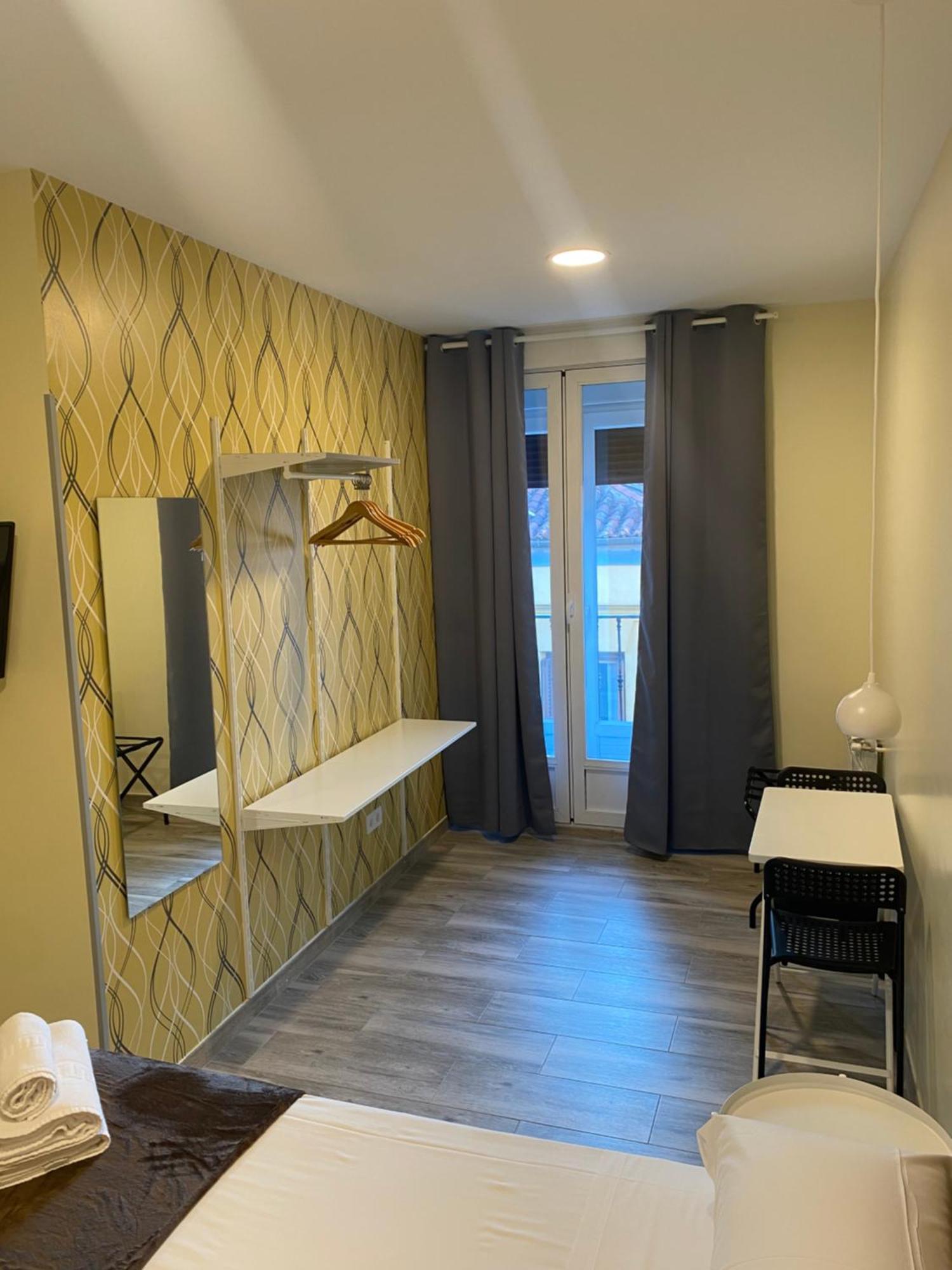 Hostal Oliver Madrid Luaran gambar