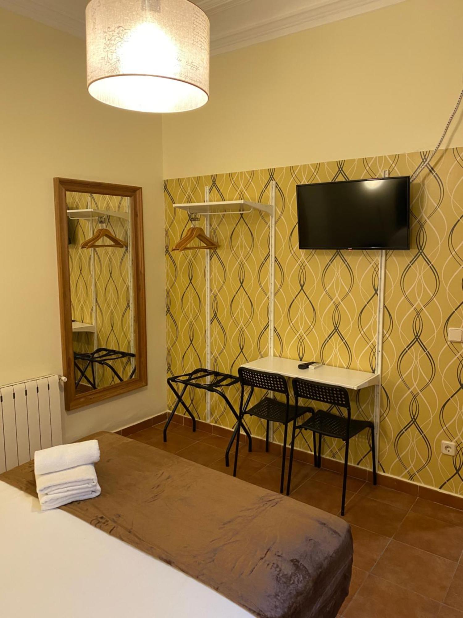 Hostal Oliver Madrid Luaran gambar