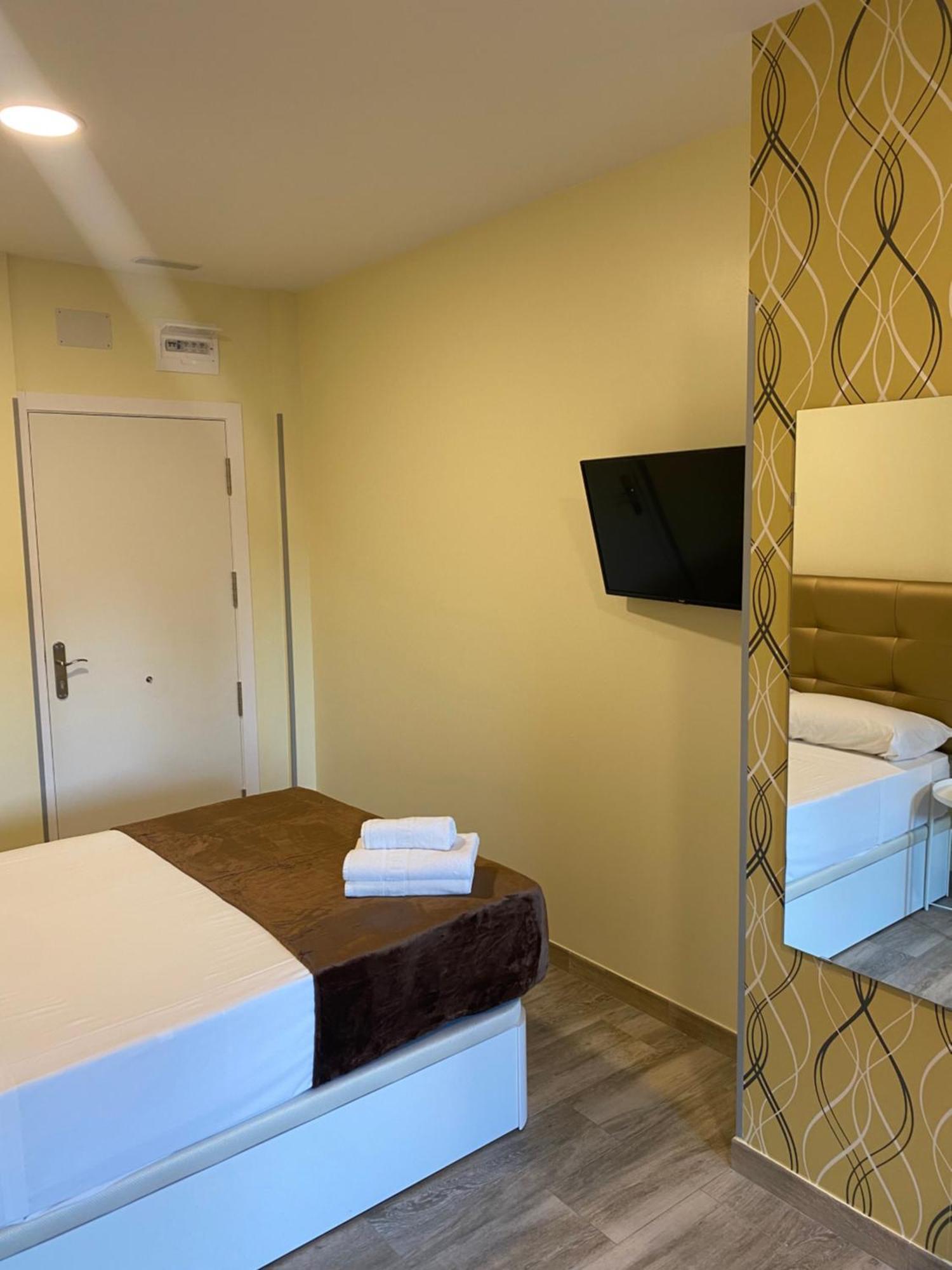 Hostal Oliver Madrid Luaran gambar