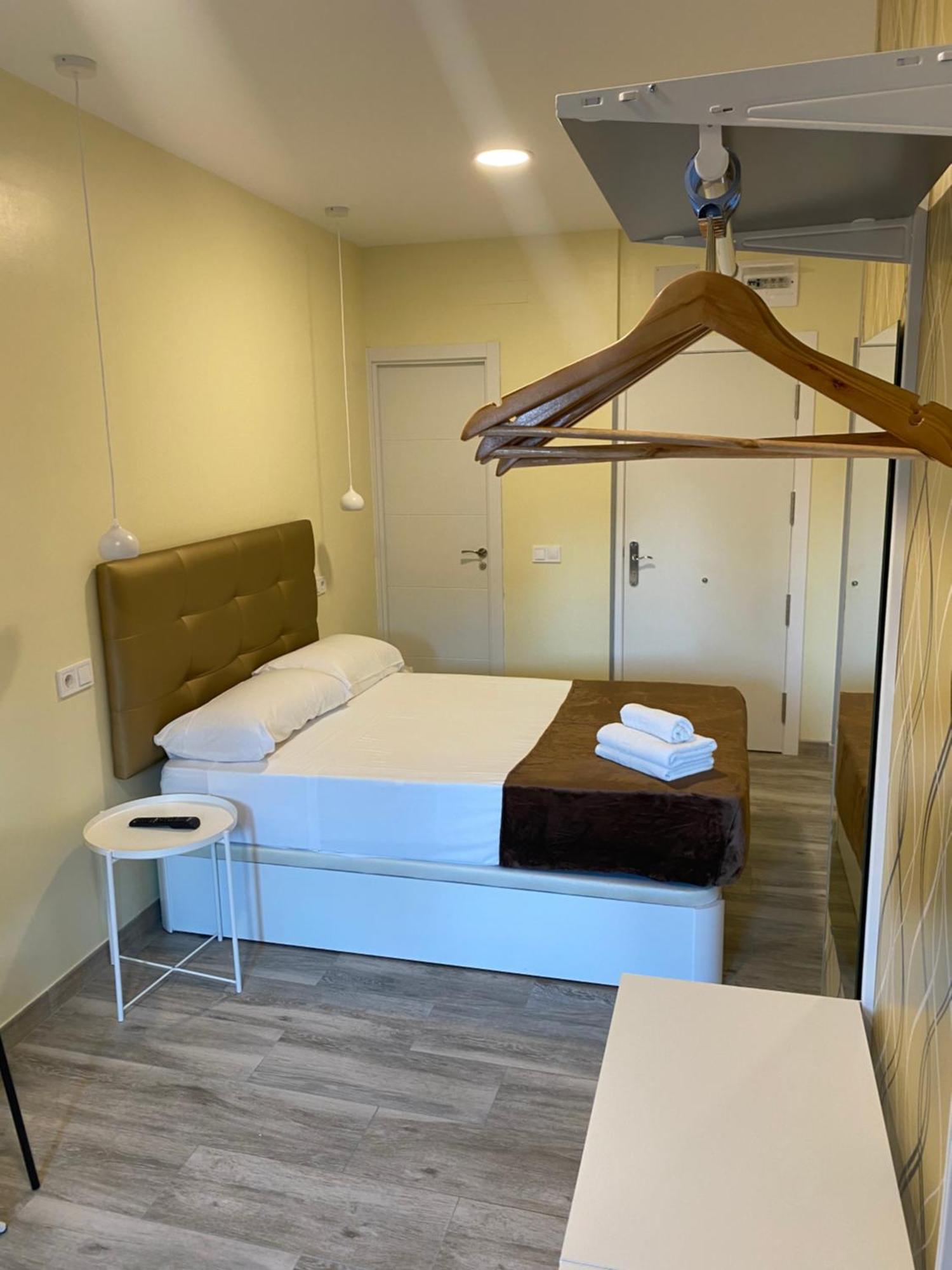 Hostal Oliver Madrid Luaran gambar